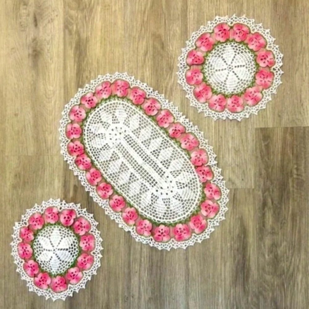 Vintage 1970’s set of pretty handmade home decor crochet lace floral doilies.